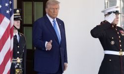 سي إن إن": تسارع التحضيرات للقاء بوتين وترامب بعد الخلاف مع زيلينسكي